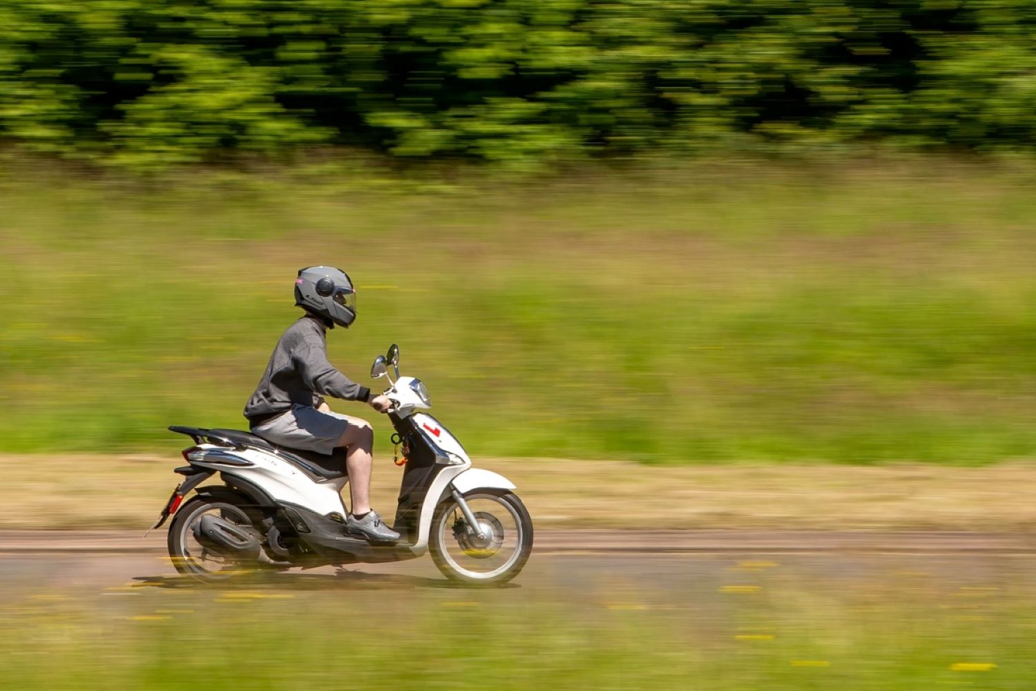 Cât consumă un scuter de 50 cc comparativ cu unul de 125 cc?
