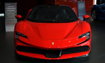 Un Ferrari de 440.000 de euro a fost distrus total într-un test de viteză, în Germania Un Ferrari de 440.000 de euro a fost distrus total într-un test de viteză, în Germania