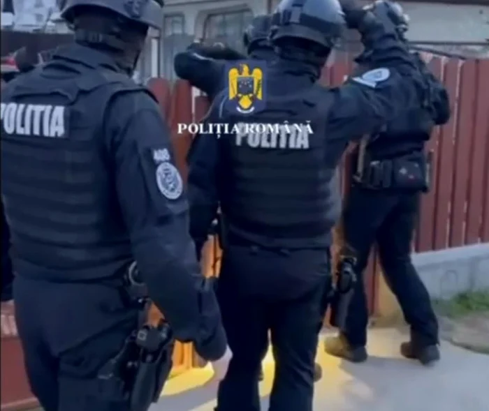 Un bărbat din Ilfov a fost torturat până la moarte: ce au vrut să afle de la el bărbații cu cagule care i-au intrat în casă la două noaptea Un bărbat din Ilfov a fost torturat până la moarte: ce au vrut să afle de la el bărbații cu cagule care i-au intrat în casă la două noaptea