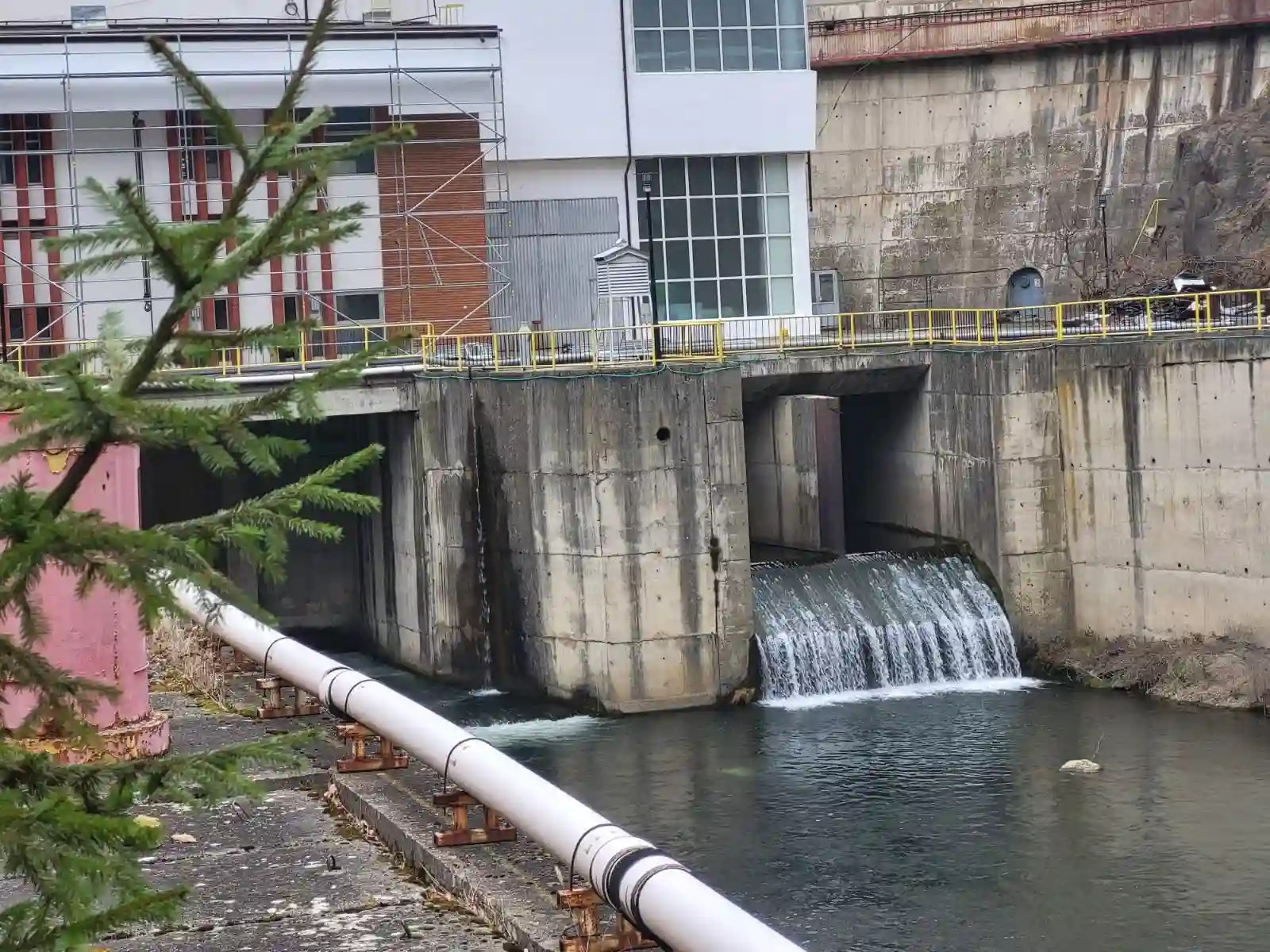 Amenajarea hidroenergetică Cerna-Belareca a primit acordul de mediu. Lucrările, începute în  ’80, au fost abandonate la 80%. Câtă energie ar produce