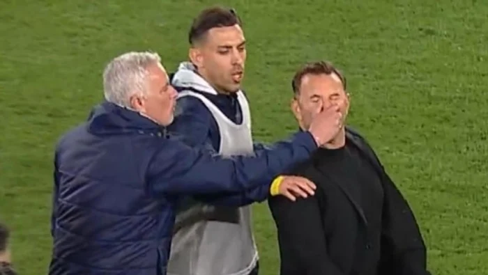 Gest de mafiot făcut de Jose Mourinho: l-a apucat de nas pe antrenorul rivalei Galatasaray