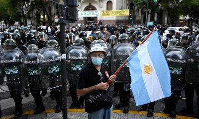 Nivelul sărăciei a scăzut în mandatul lui Javier Milei, dar mulți spun că traiul este mai greu. Inflația, în scădere de la 276% la 67%