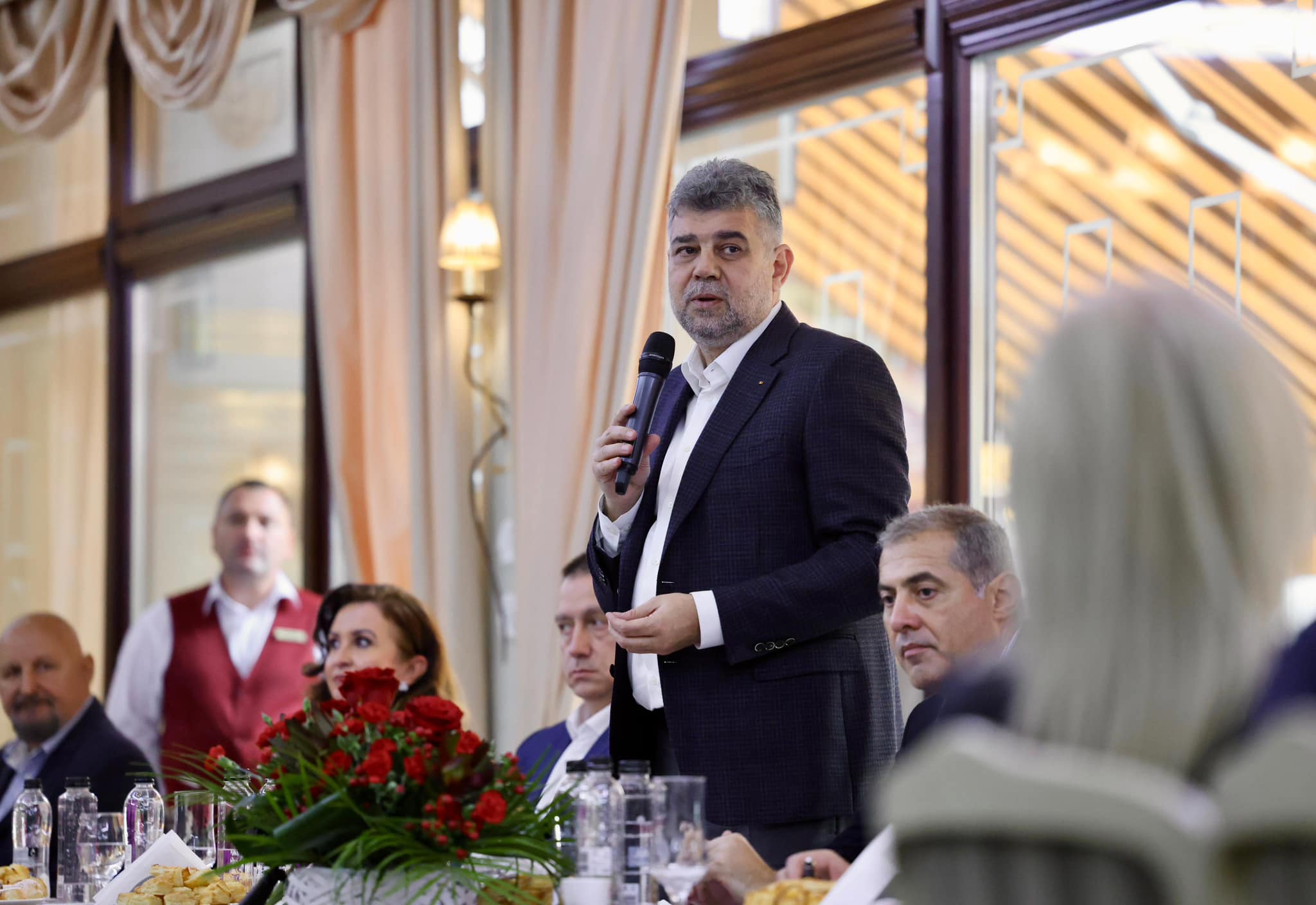 Premierul Marcel Ciolacu: „Vă doresc o sărbătoare a Floriilor binecuvântată”