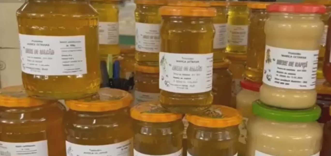 Cât va ajunge să coste un borcan cu miere de salcâm după ce producția de anul acesta a fost compromisă
