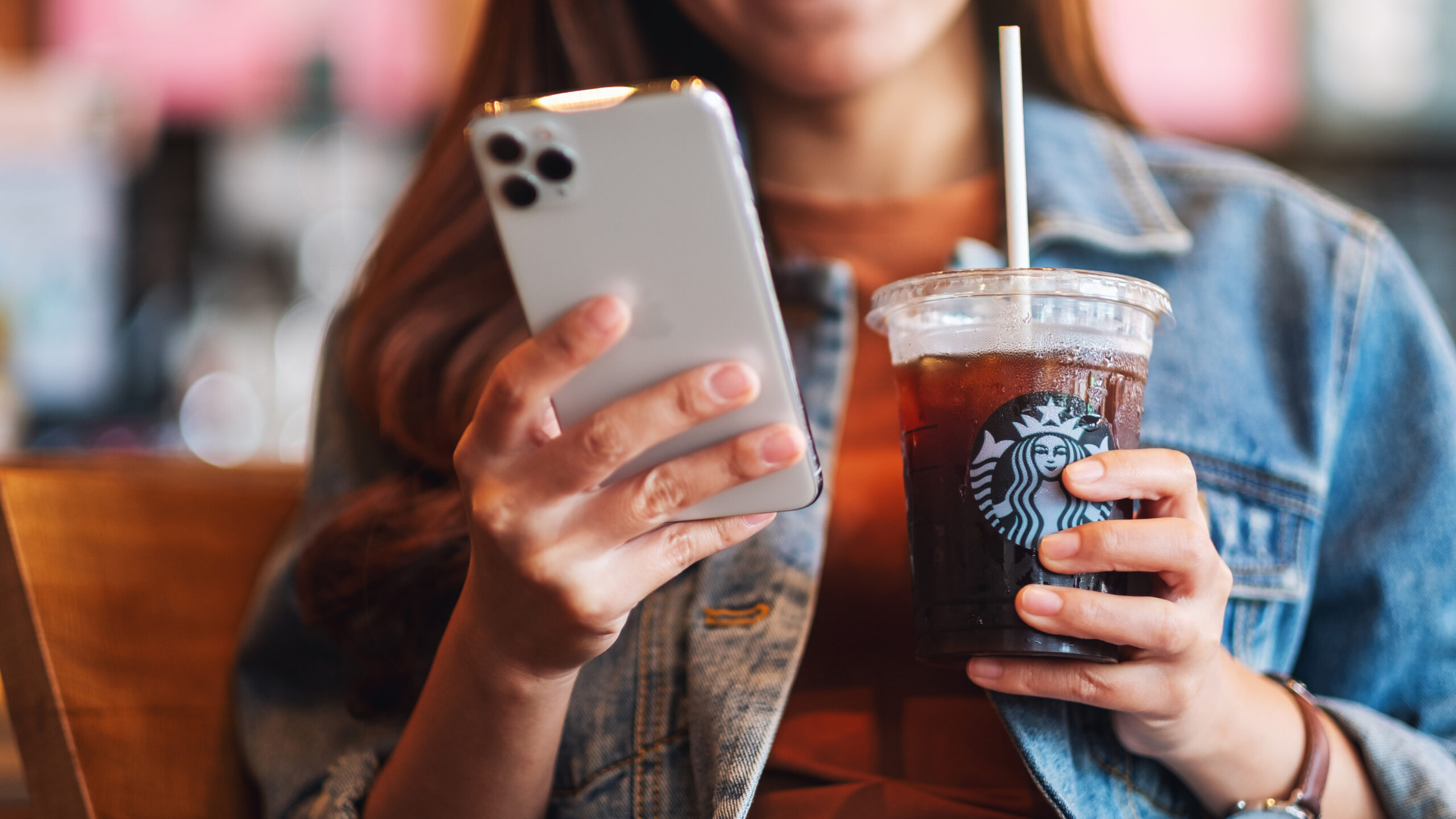 Ce riscă să pățească utilizatorii de iPhone dacă nu fac update