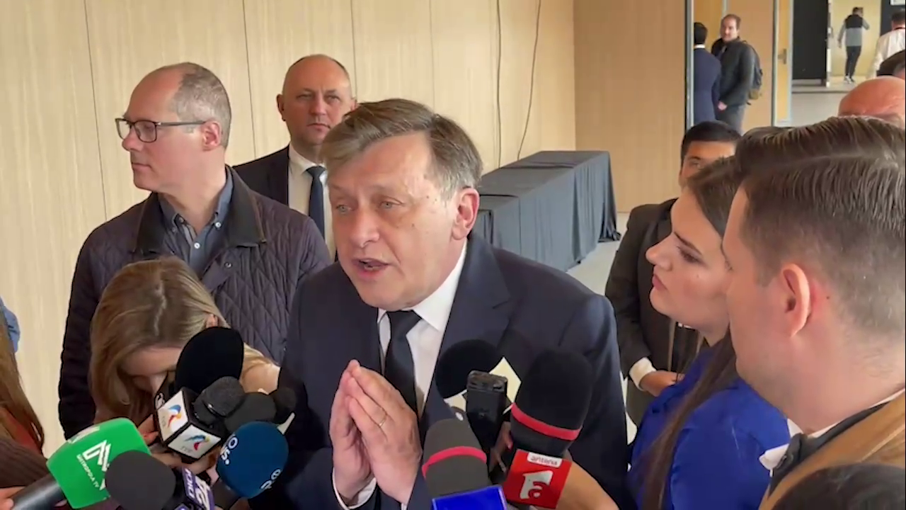 Reducerea deficitului fără taxe e o iluzie/ Să n-ajungem să regretăm regimul Iohannis!