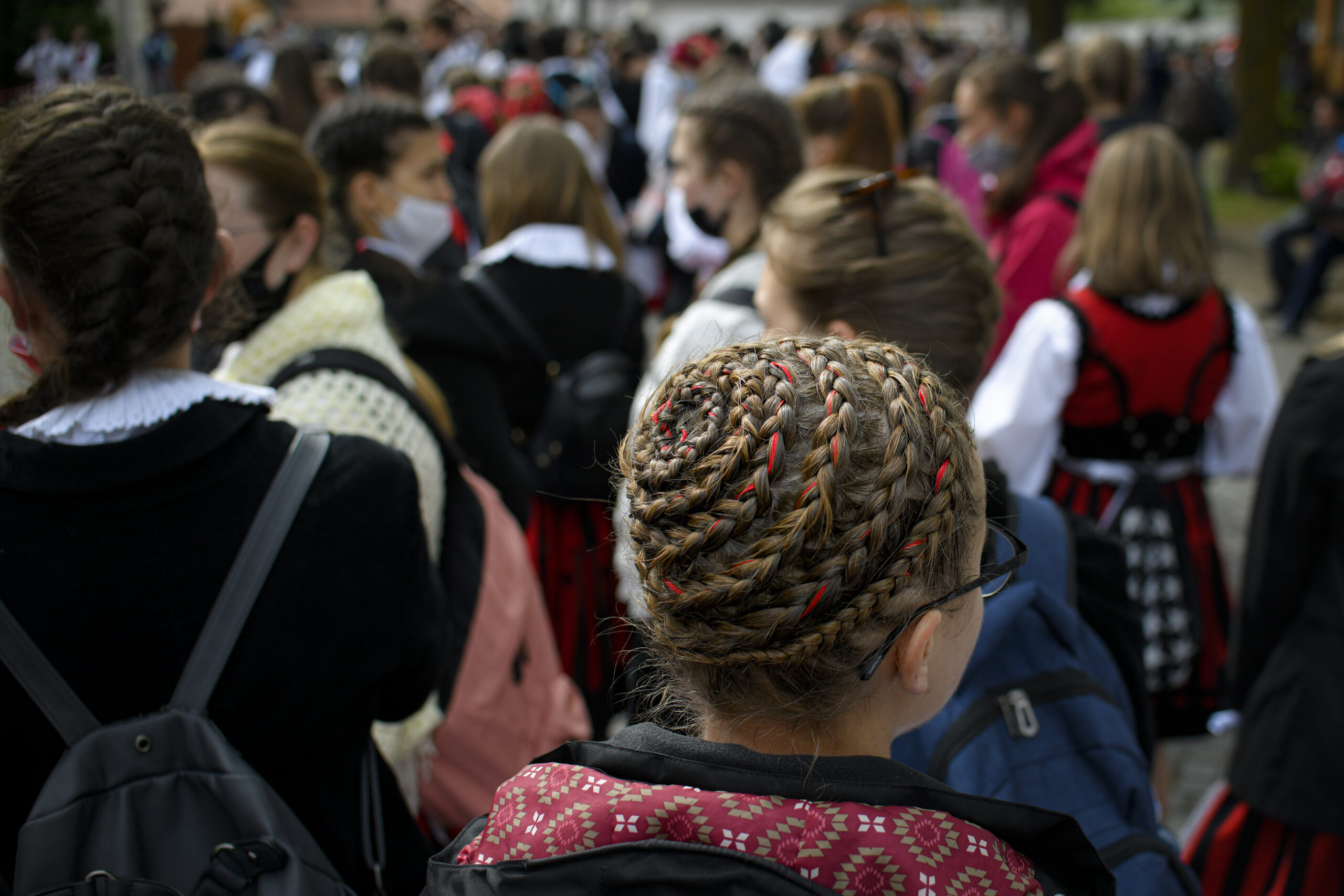 201 de persoane au avut nevoie de îngrijiri medicale la cel mai mare pelerinaj de Rusaliile catolice, de la Șumuleul Ciuc