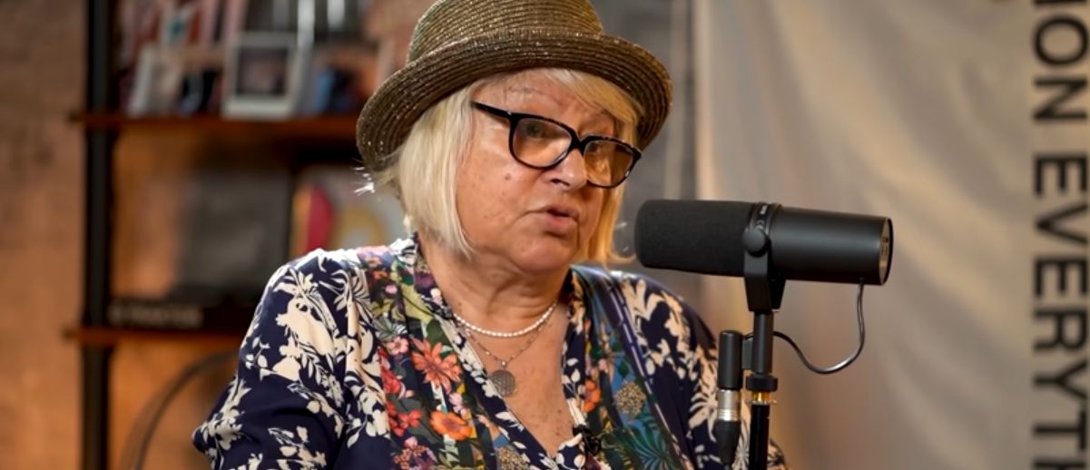 Cântăreața Mirabela Dauer, audiată la DNA pentru locul de veci, primit de la generalul Cătălin Zisu