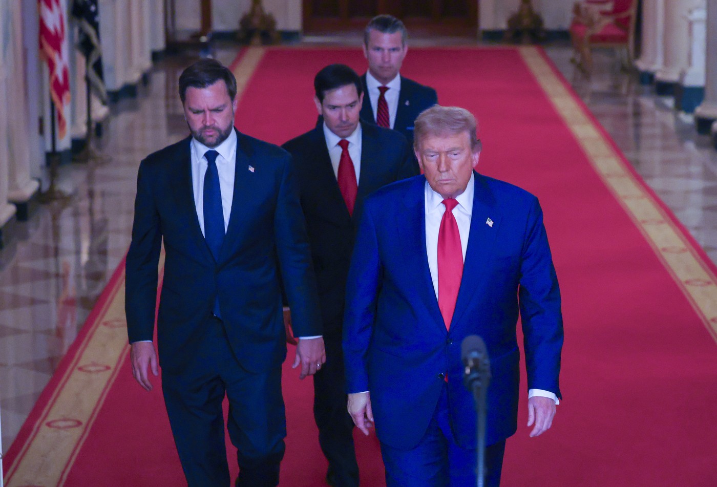 Iranul atacă din nou Israelul și amenință cu efecte grave, deși MINIMIZEAZĂ impactul bombardamentelor SUA /Trump, acuzat de încălcarea Constituției