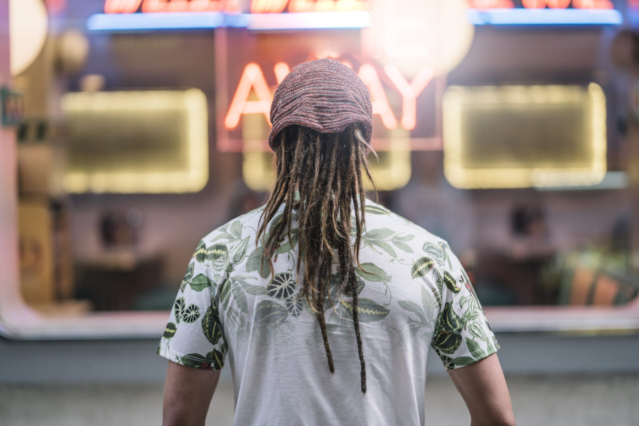 Metoda inedită prin care un bărbat a furat aur în valoare de peste 150.000 de euro. Hoțul a ascuns metalul prețios în păr