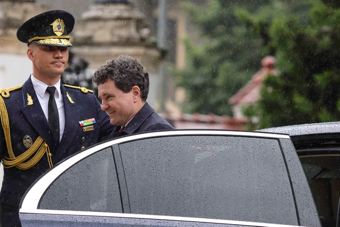 Preşedintele Nicusor Dan greşeşte când crede că poate rezolva totul de la Cotroceni Preşedintele Nicusor Dan greşeşte când crede că poate rezolva totul de la Cotroceni
