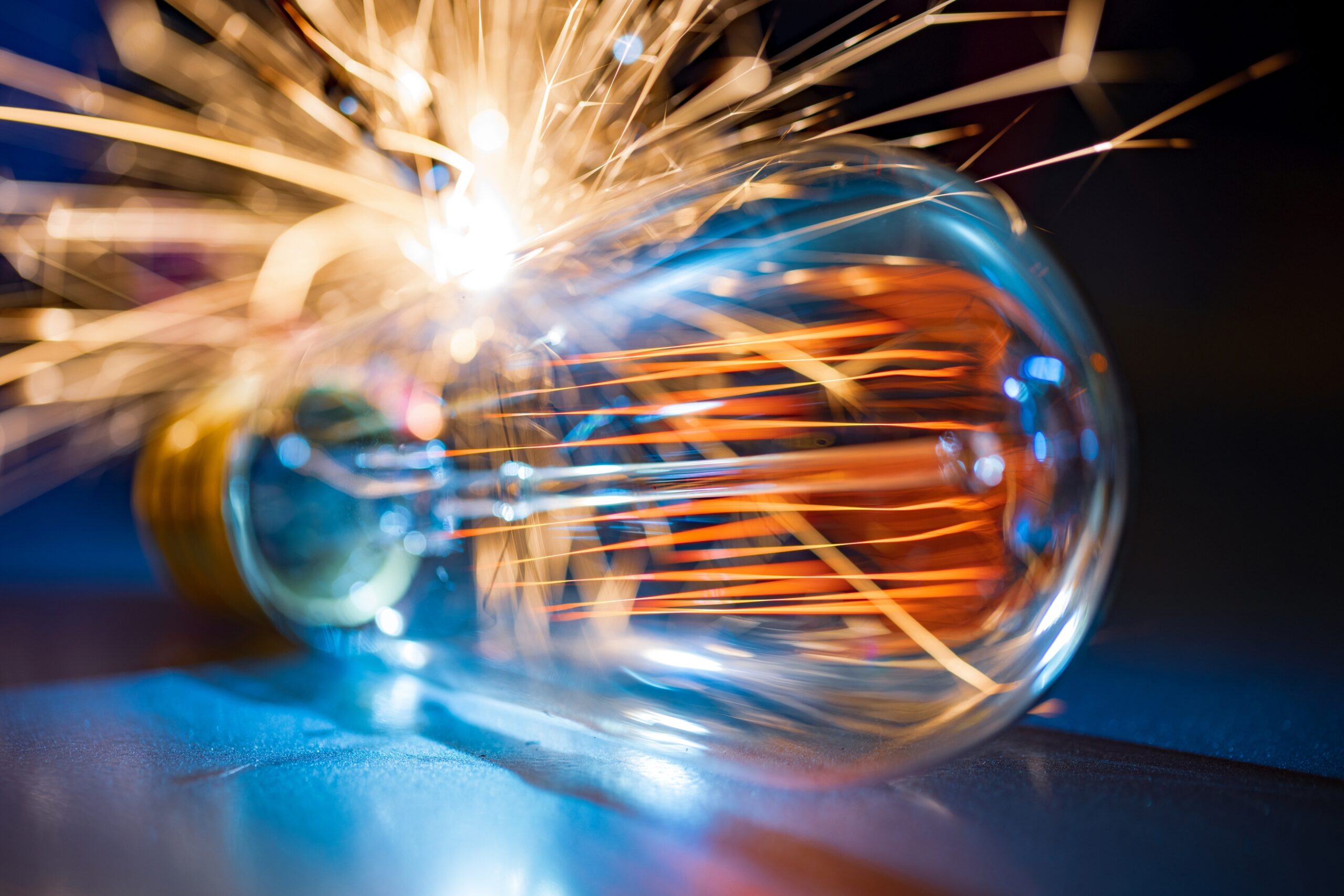 Propunerea Ministerului Muncii de sprijinire a consumatorilor vulnerabili pentru plata facturilor la energie, APROBATĂ de Guvern