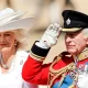 Regele Charles și regina Camilla, aclamați de mii de oameni la Trooping the Colour. Membrii Familiei Regale poartă brățări negre