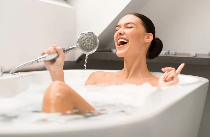 Reguli nescrise din băile europenilor care i-ar șoca pe americani: de la întrerupător la prosoape