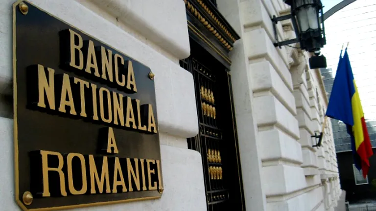 Rezervele VALUTARE la BNR au scăzut cu 6,75 de miliarde de euro în mai, lună în care banca centrală a intervenit masiv pentru menținerea cursului