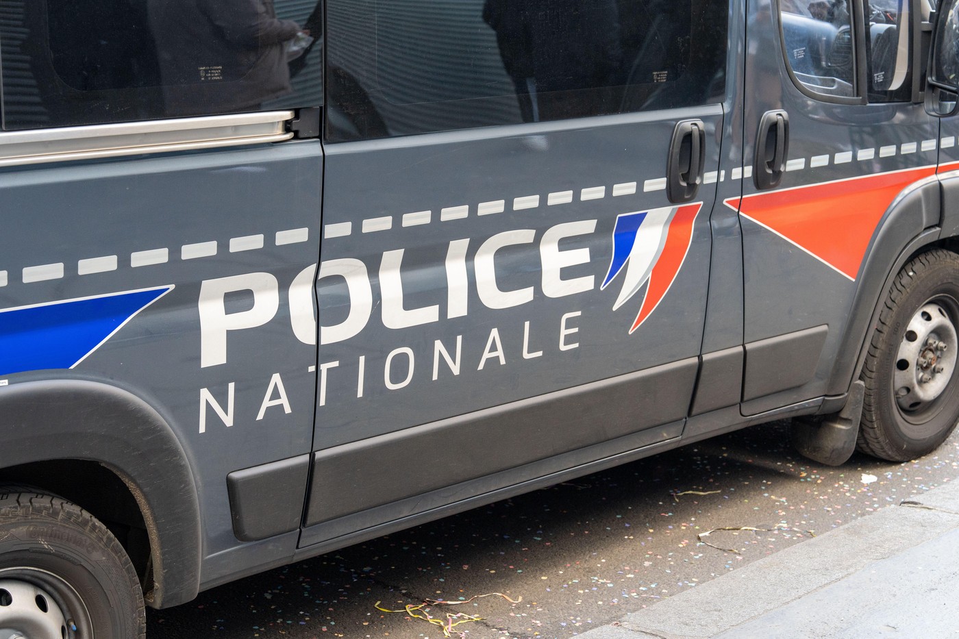 Șoferul român al unui camion cu aproape 500 de kilograme de canabis ascunse într-un tavan fals, arestat în Franța