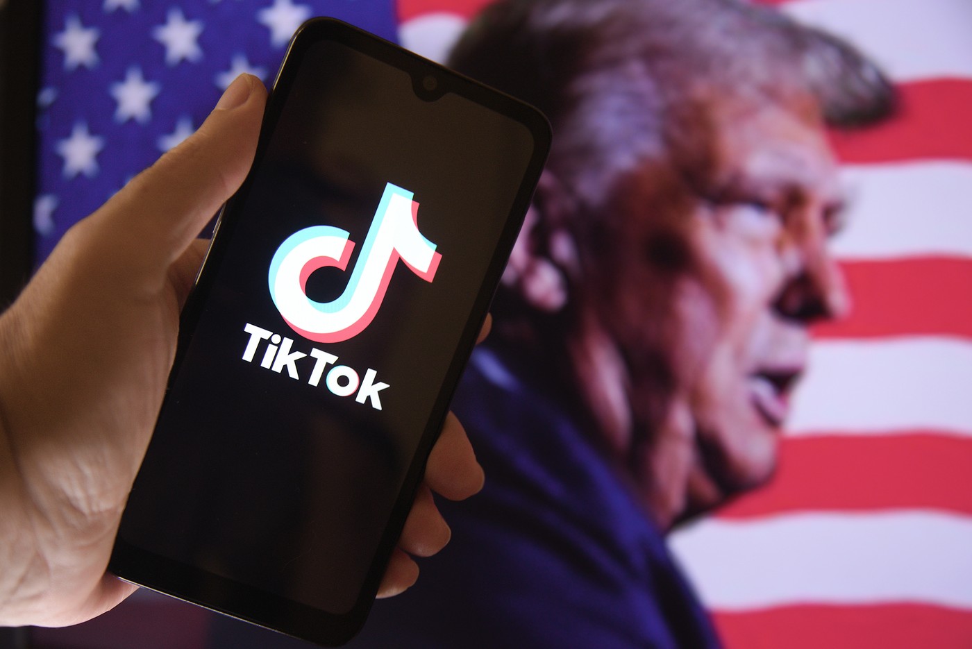 TRUMP prelungește, pentru a treia oară, termenul limită privind vânzarea TikTok