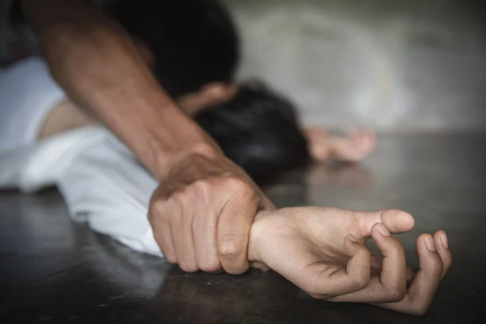 Tânără sechestrată de fostul iubit, salvată de polițiști în Sectorul 3 al Capitalei. Bărbatul a fost prins în flagrant în apartamentul victimei Tânără sechestrată de fostul iubit, salvată de polițiști în Sectorul 3 al Capitalei. Bărbatul a fost prins în flagrant în apartamentul victimei