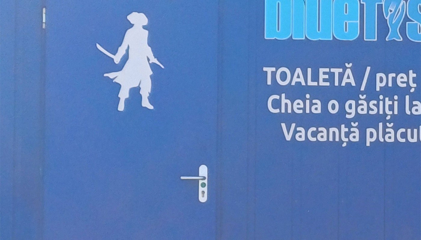 Taxă de toaletă la mare! Cât costă dacă ai nevoie la WC, în timp ce ești pe plajă