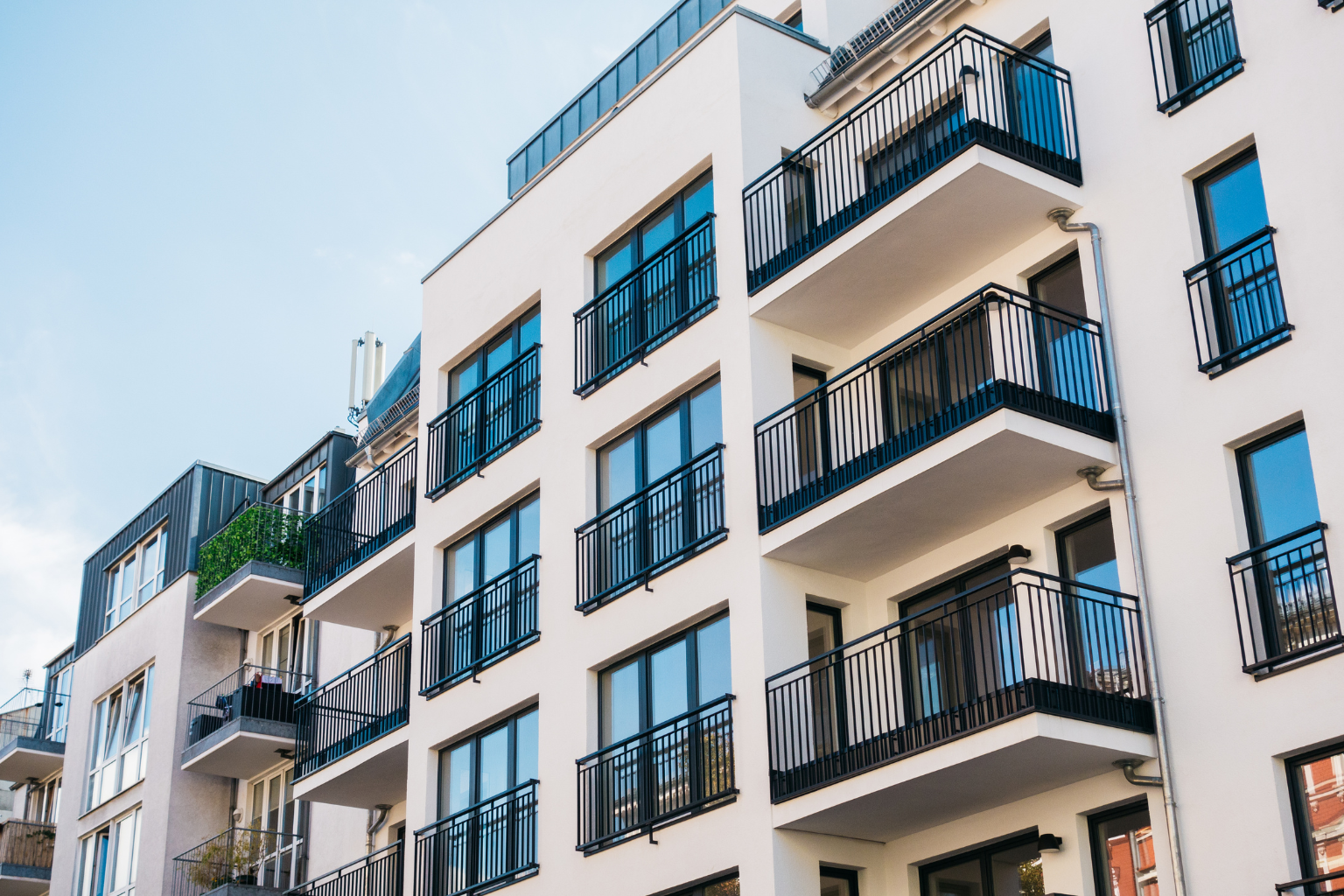 Ce să alegi: apartament cu 3 camere într-un bloc vechi sau unul nou?