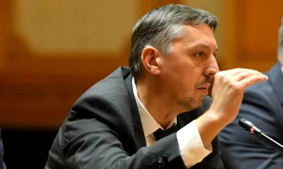 „Reformele majore” ale ministrului David nu prea au legătură cu realitatea din învăţământul românesc