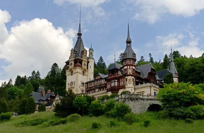 Castelul Peleș, afectat de furtuna care a lovit Sinaia. Ministerul Culturii evaluează pagubele produse Castelul Peleș, afectat de furtuna care a lovit Sinaia. Ministerul Culturii evaluează pagubele produse