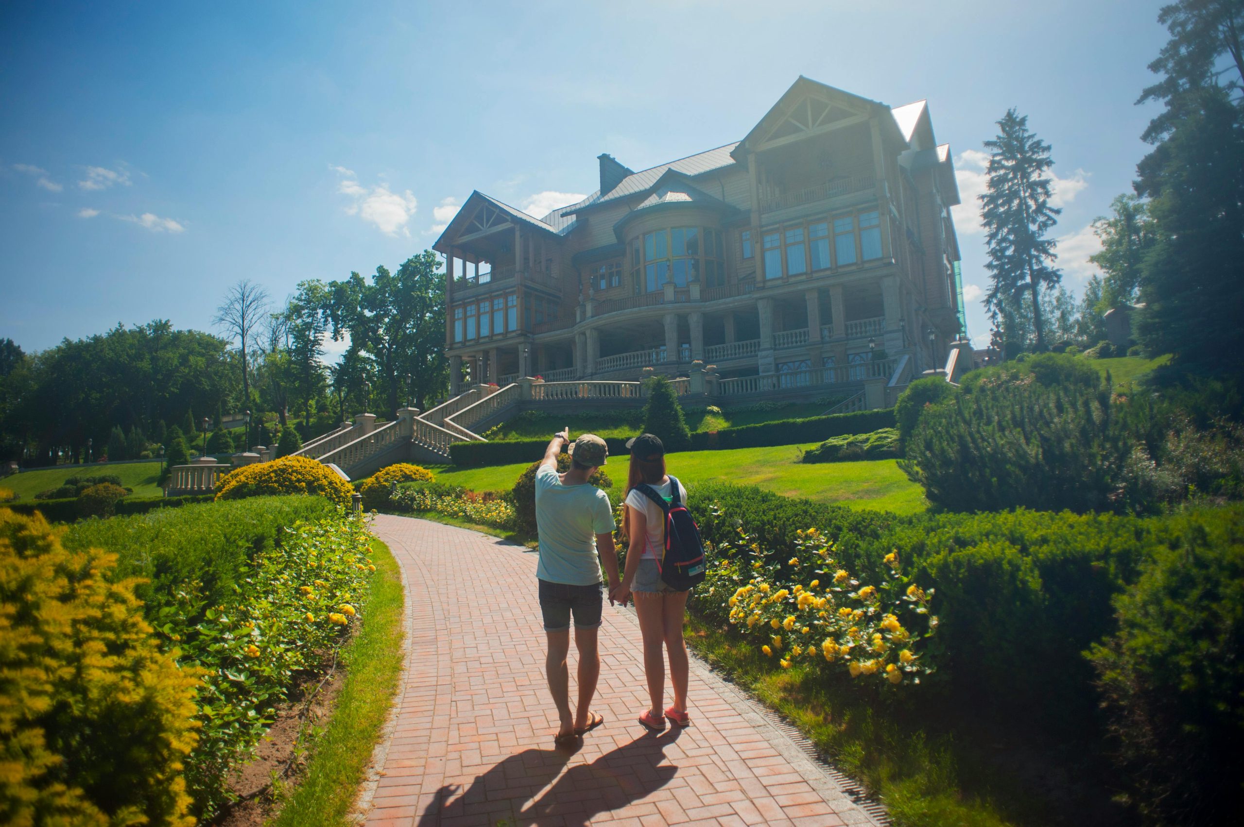 Cum să alegi tricoul perfect de vacanță pentru o ținută relaxată și stilată