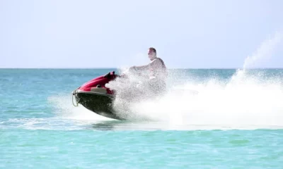 Doi copii de nouă ani, loviți de un skijet în timp ce se aflau la scăldat. Vehiculul era condus de un bărbat băut