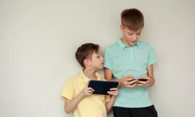 Guvernul britanic blochează accesul copiilor la conținut online creat de „algoritmii toxici”. Cum s-ar putea aplica în România o astfel de măsură
