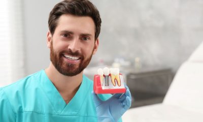 Ce influențează costul unui implant dentar și cum poți evita costurile ascunse