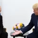 Bloomberg: Trump ar fi discutat cu aliații despre posibile concesii teritoriale în cadrul negocierilor de pace cu Rusia