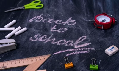 Cât cheltuiesc românii pentru începutul școlii: 2.500 de lei per copil, aproape de media globală ANALIZĂ