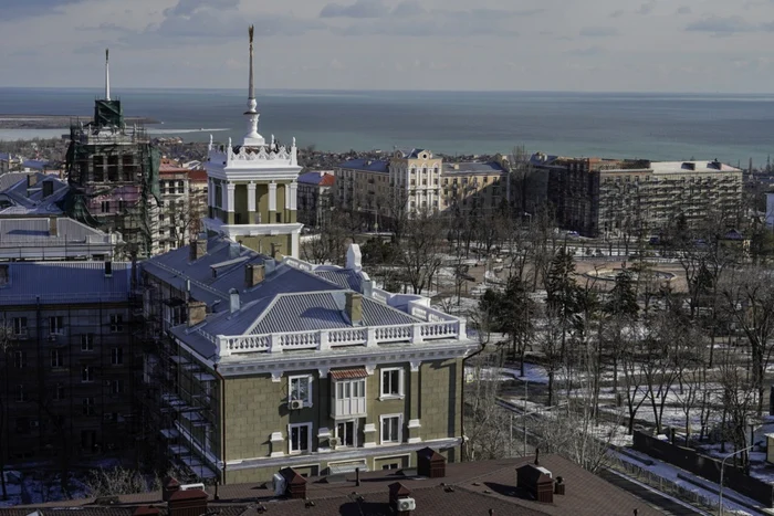 Cum a confiscat Rusia locuințele ucrainenilor din Mariupol. O clădire emblematică, transformată în proiect imobiliar Cum a confiscat Rusia locuințele ucrainenilor din Mariupol. O clădire emblematică, transformată în proiect imobiliar