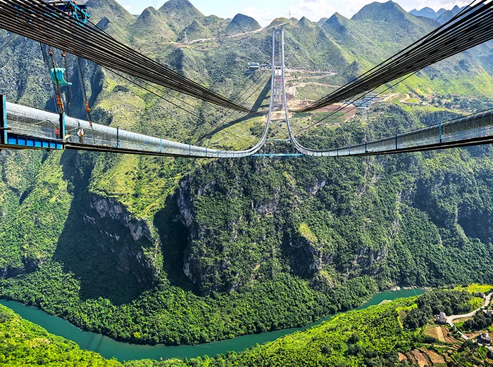 Italia și China se bat în recorduri pentru construirea celor mai lung, respectiv înalt pod din lume Italia și China se bat în recorduri pentru construirea celor mai lung, respectiv înalt pod din lume