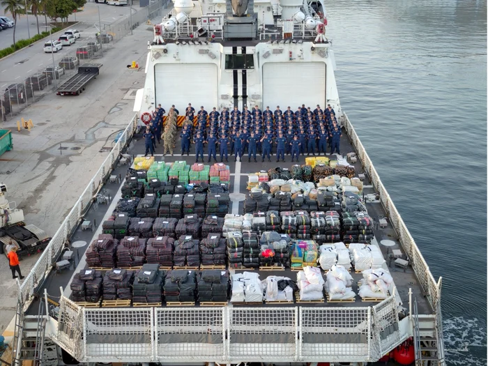 Peste 30 de tone de droguri confiscate, descărcate într-un port din Florida. „Cea mai mare cantitate din istoria Gărzii de Coastă” Peste 30 de tone de droguri confiscate, descărcate într-un port din Florida. „Cea mai mare cantitate din istoria Gărzii de Coastă”