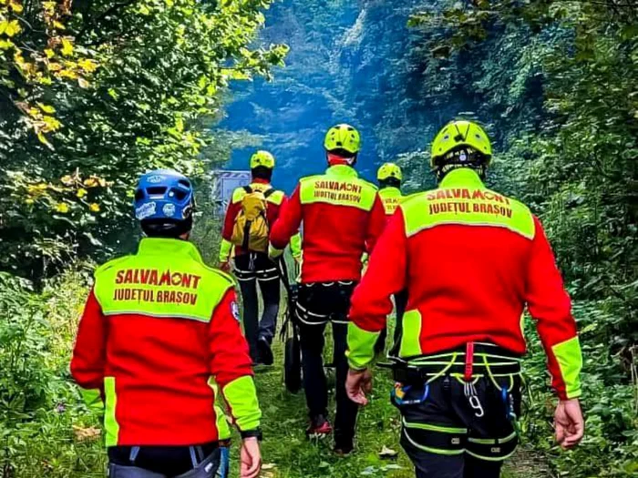Salvamontiștii intervin pe un traseu din munții Bucegi, alertați de o persoană care acuză dureri în piept și frisoane