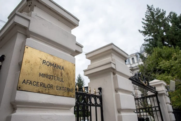 „Pilele externe” ale statului român: angajată dintr-o primărie, plătită cu 4.000 de euro într-un consulat. Funcționari locali au ajuns diplomați „de ocazie” „Pilele externe” ale statului român: angajată dintr-o primărie, plătită cu 4.000 de euro într-un consulat. Funcționari locali au ajuns diplomați „de ocazie”