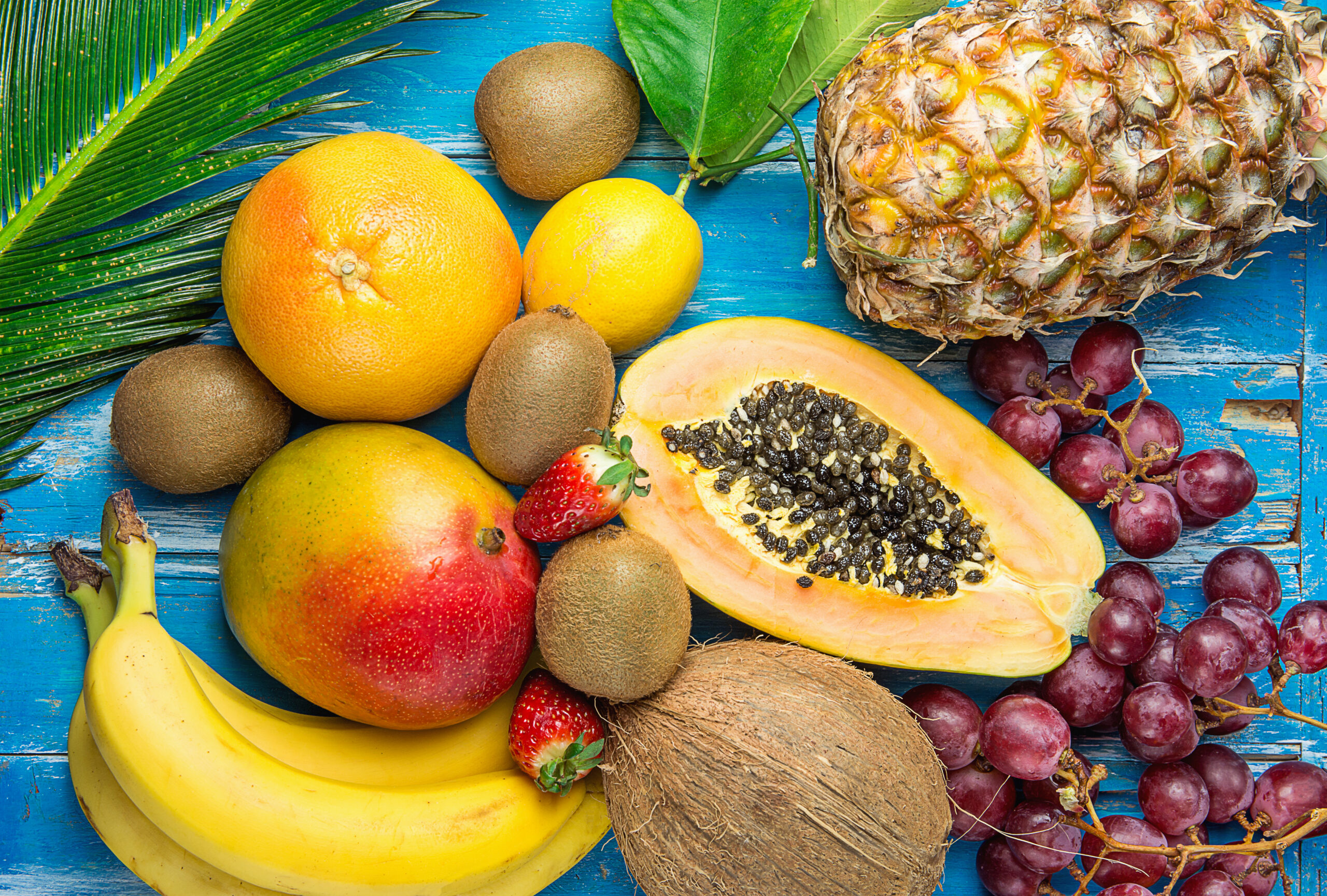 Grădini românești cu arbuşti şi pomi fructiferi exotici. Clima din România ar putea permite cultivarea bananelor, curmalelor sau a rodiilor