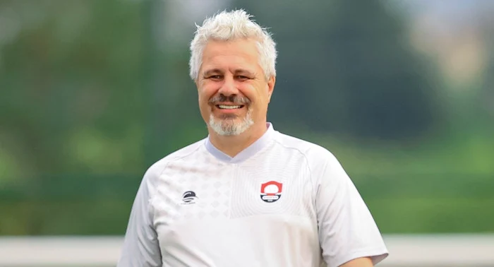 Șumudică râde de destinația fotbalistică aleasă de Ianis Hagi: suporteri puțini, viață liniștită, un oraș superb Șumudică râde de destinația fotbalistică aleasă de Ianis Hagi: suporteri puțini, viață liniștită, un oraș superb