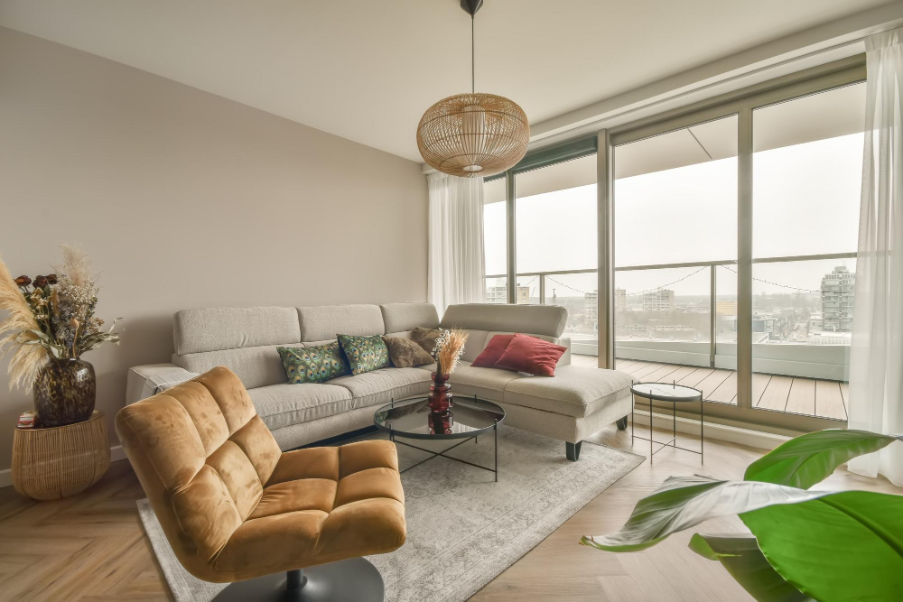 Lumina naturală ca aliat în design: trucuri care transformă orice casă