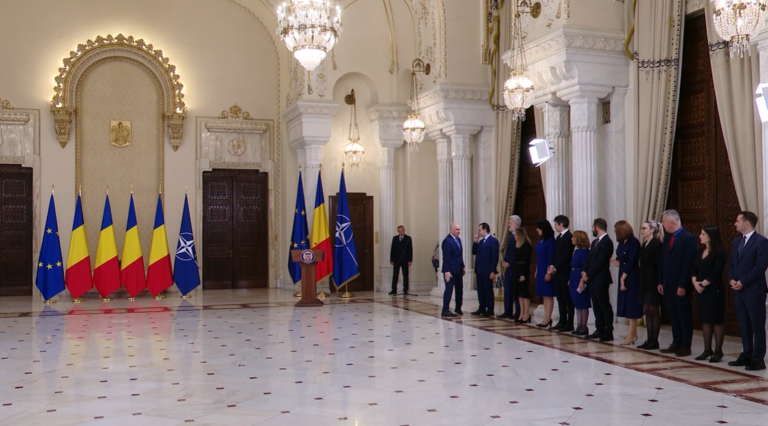 Nicuşor Dan o învesteşte în funcţia de vicepremier pe Oana Gheorghiu Nicuşor Dan o învesteşte în funcţia de vicepremier pe Oana Gheorghiu