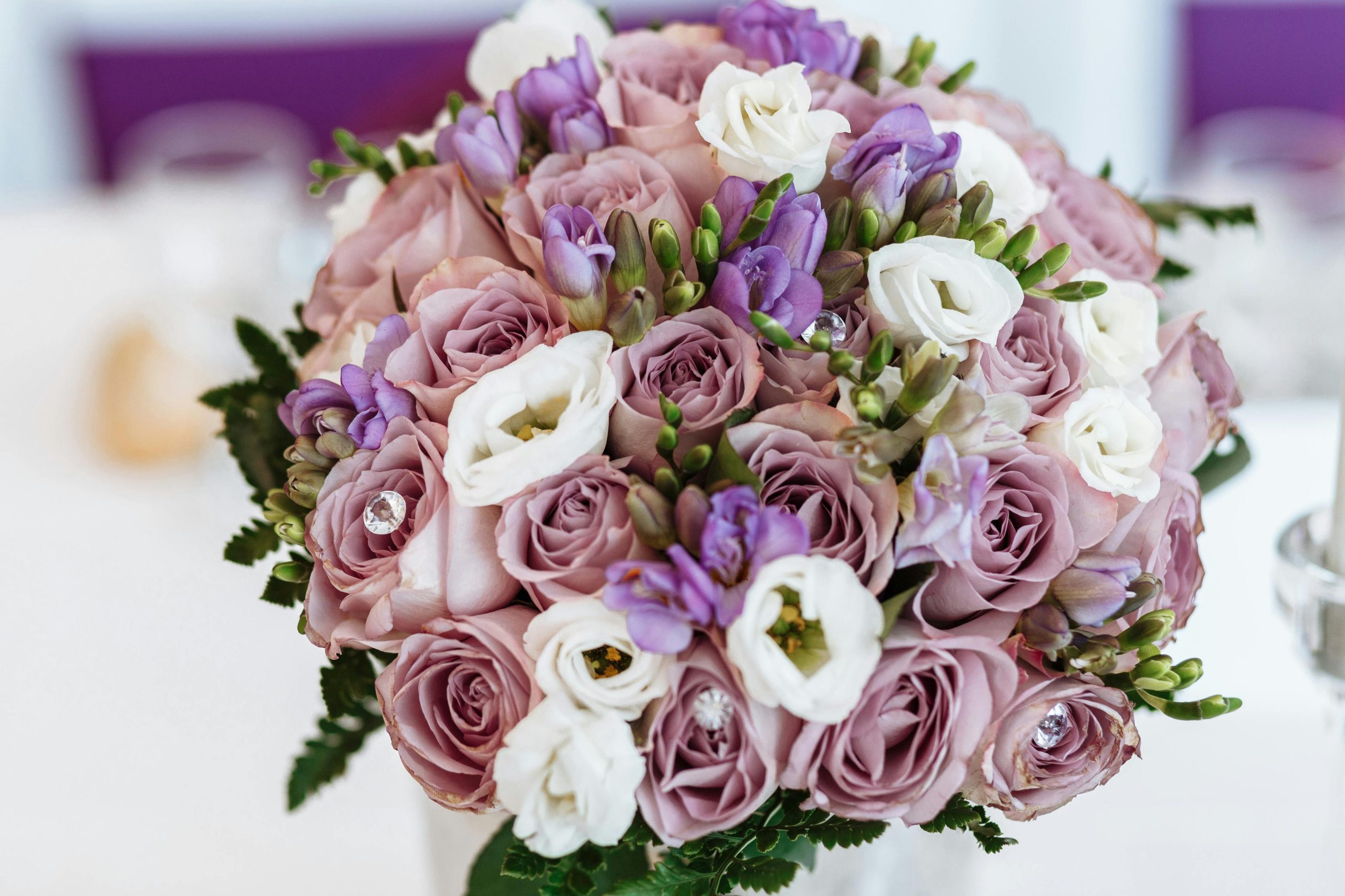 Buchete de flori pentru evenimente speciale: nuntă, botez, aniversare Buchete de flori pentru evenimente speciale: nuntă, botez, aniversare