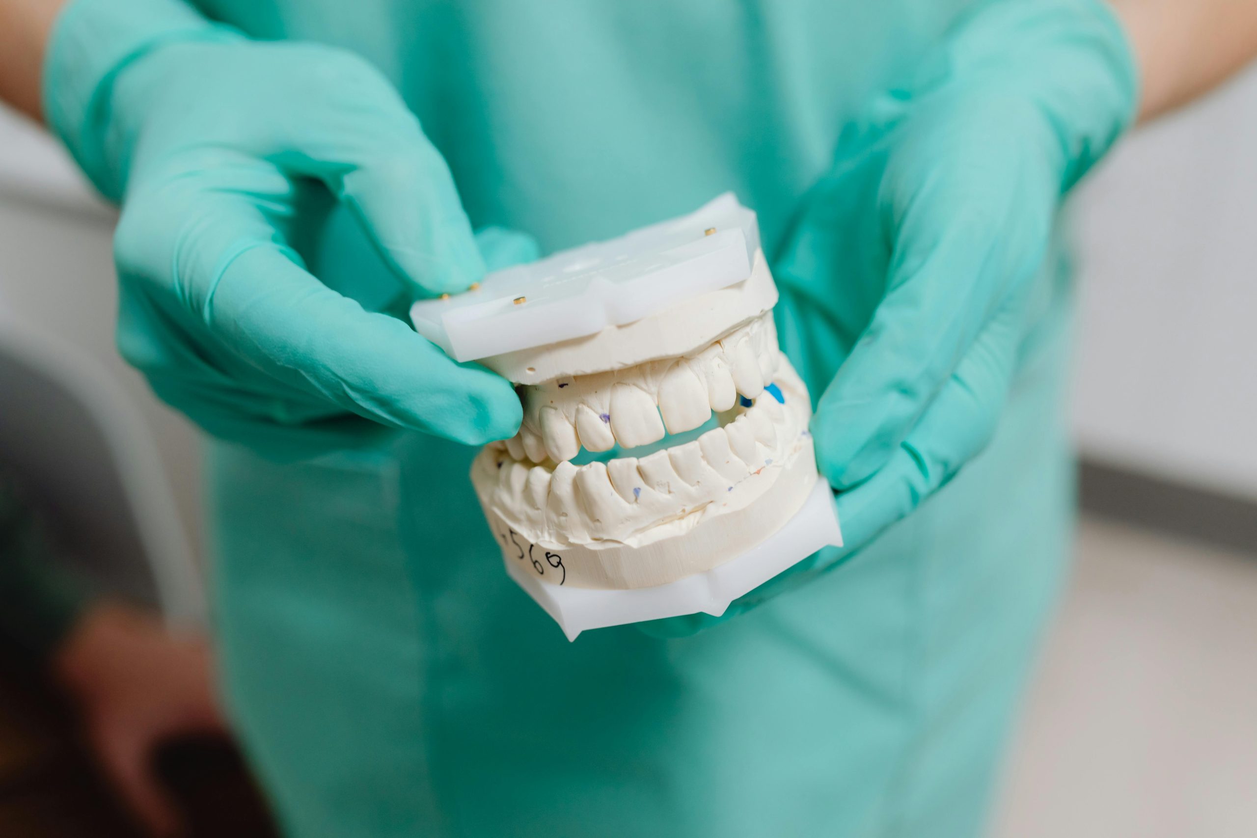 Cum îți corectezi dantura: soluții moderne de la ortodonție la estetică Cum îți corectezi dantura: soluții moderne de la ortodonție la estetică