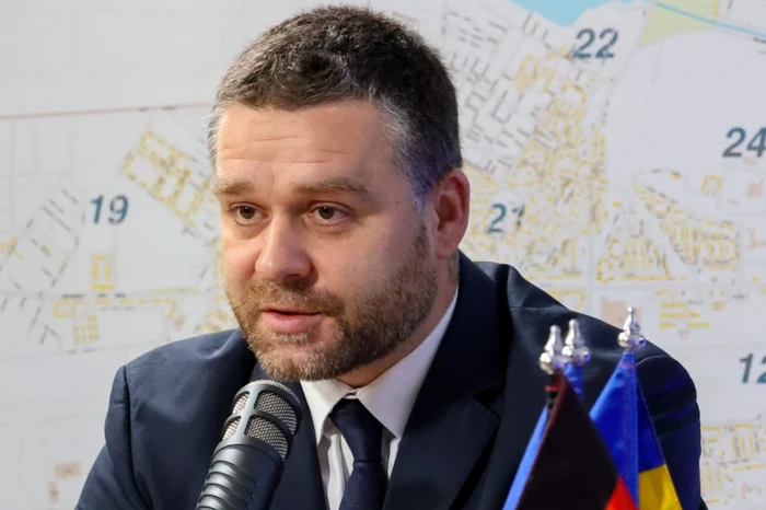 Ciucu dezminte că s-ar retrage din cursa pentru Primăria Capitalei în favoarea lui Drulă: „Sunt nevoit să ies să contracarez ştirile «pe surse»”