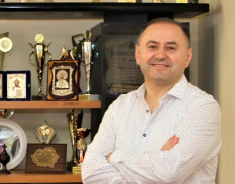 Omul de afaceri Fănel Bogos, care s-a întâlnit cu premierul Bolojan, arestat preventiv. De ce este acuzat de procuorii anticorupție