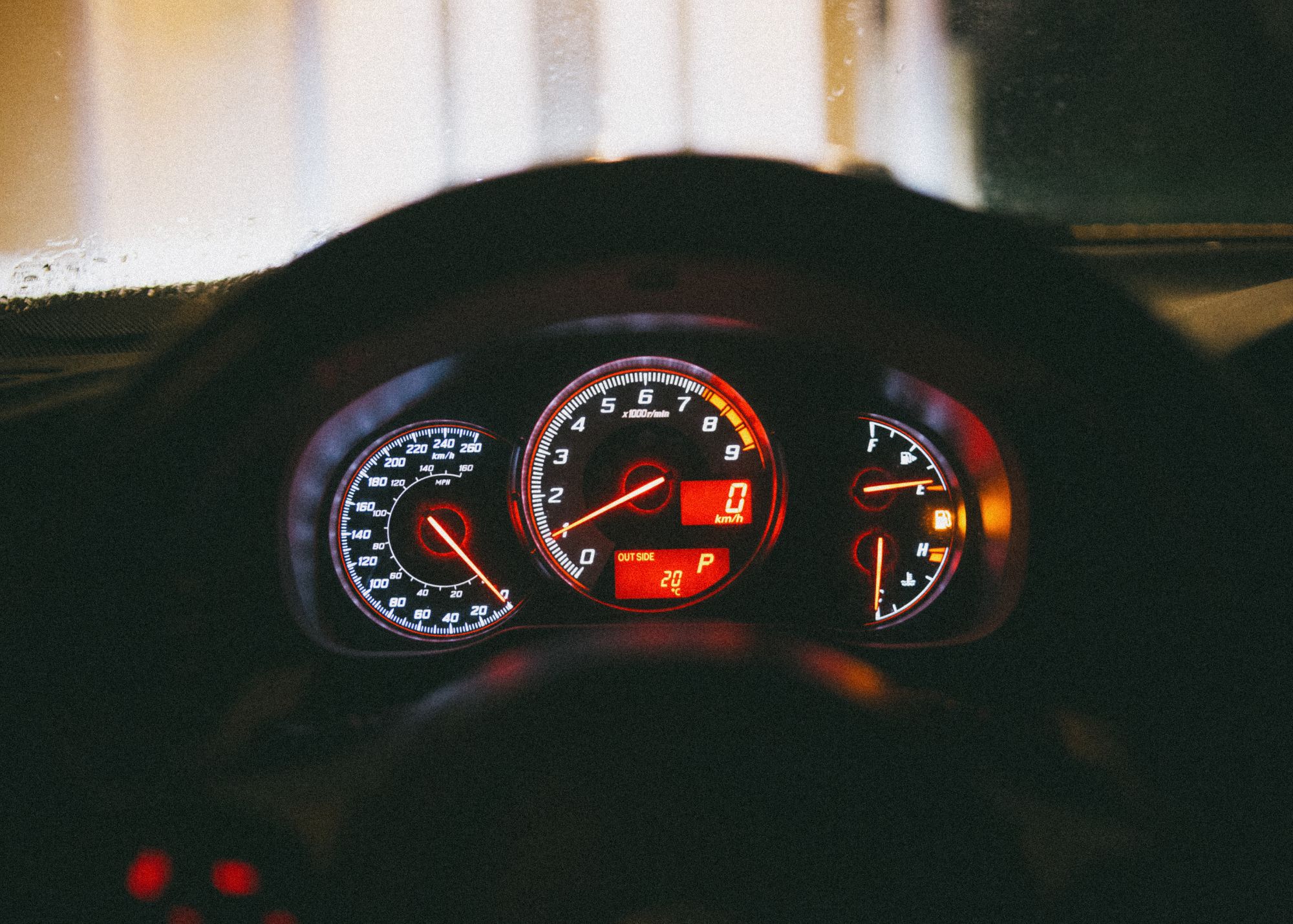 5 Martori de bord care îți spun să oprești imediat motorul și să ceri ajutor