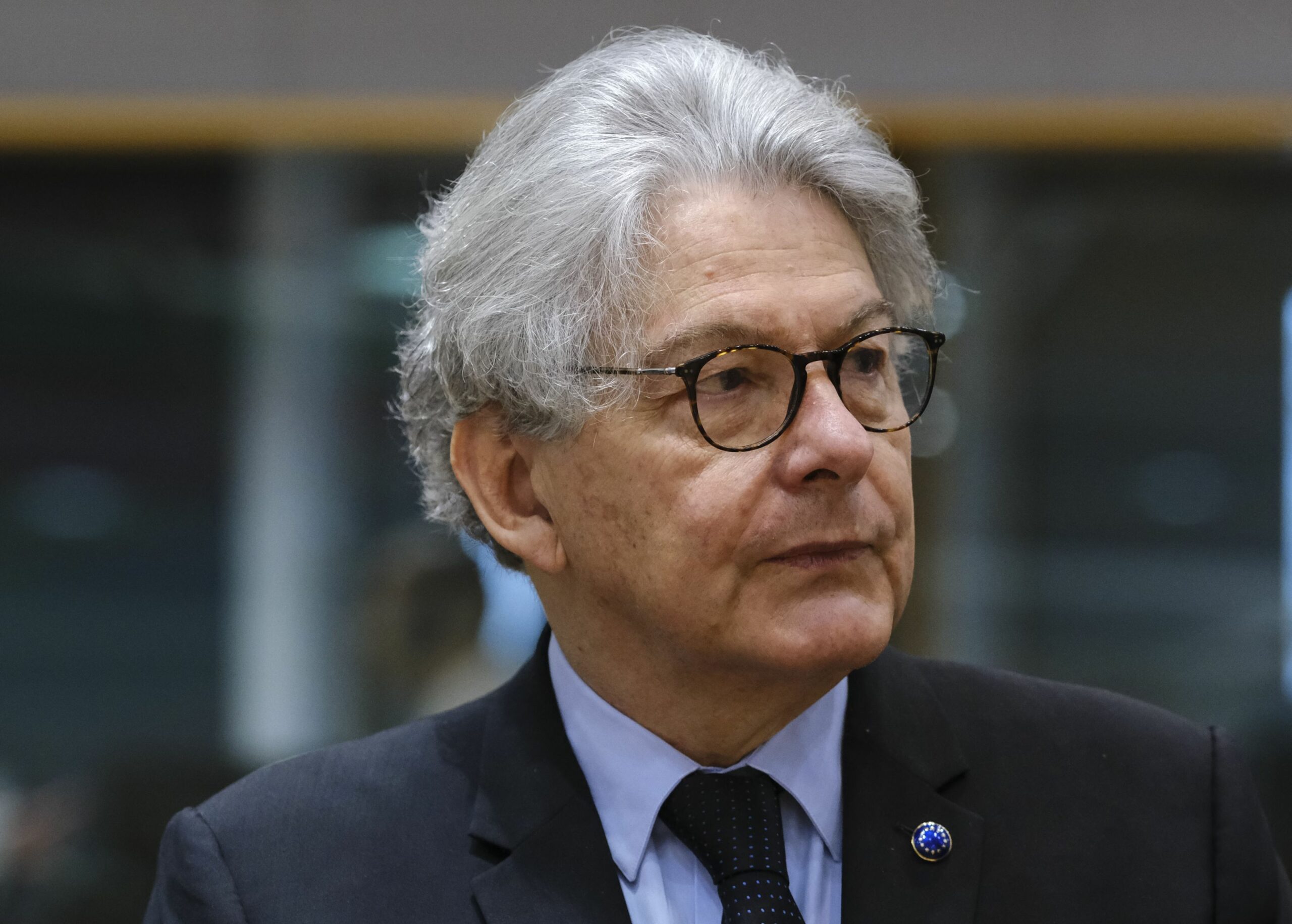 Acuzații dure din Franța. Macron susține că sancţionarea lui Thierry Breton de către SUA este o „intimidare”. CE cere „clarificări”