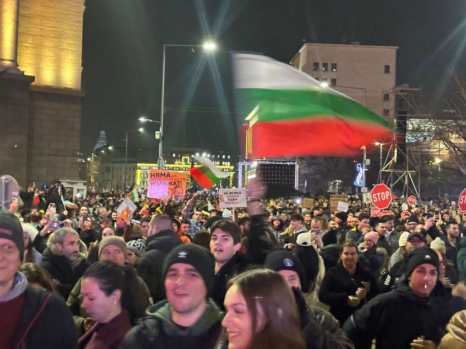 Bulgarii ies din nou în stradă împotriva Guvernului.„Peevski și Borisov, plecați de la putere”, cer zeci de mii de oameni