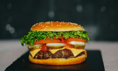 Cum poți prepara burgeri suculenți și gustoși în propria bucătărie?