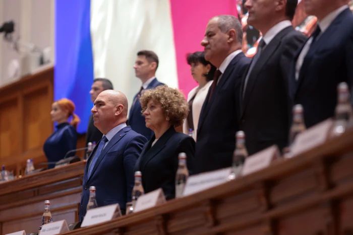 Deciziile Guvernului Bolojan care lovesc politicienii. Mai puțini bani pentru partide și aleși